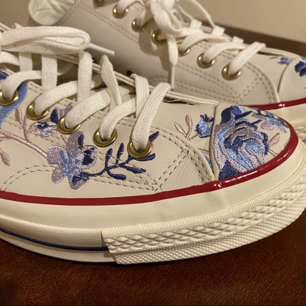 Converse Chuck Taylor® All Star® Parkway Floral 70
Low Top Sneaker - Picture 3 of 13